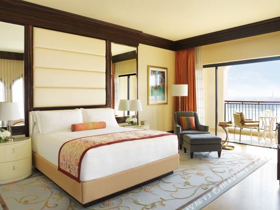 The Ritz-Carlton Abu Dhabi, Grand Canal