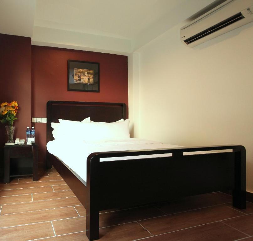 Crossroads Hotel