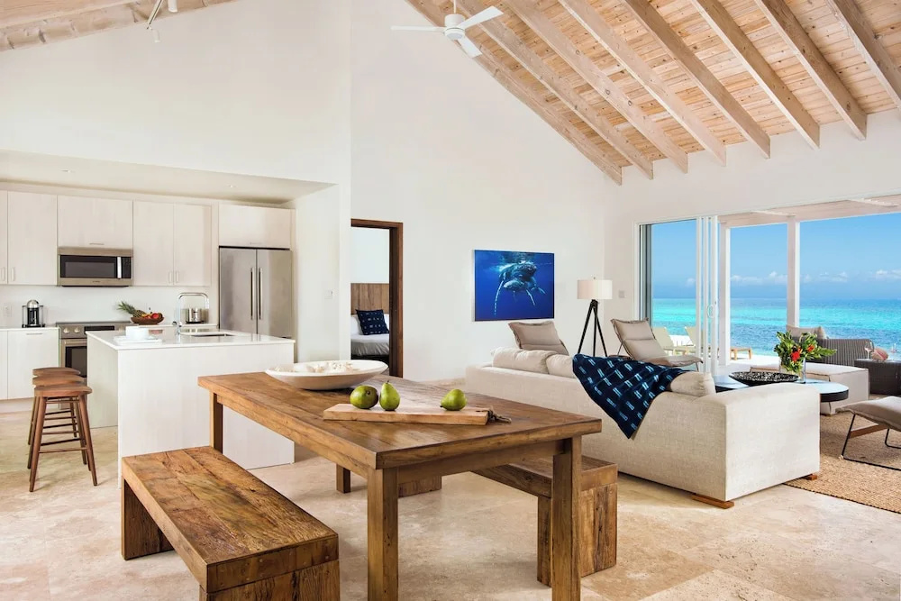 4 Bedrooms Villa beachfront