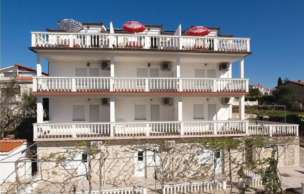 Beautiful Home in Okrug Gornji With Wifi and 2 Bedrooms
