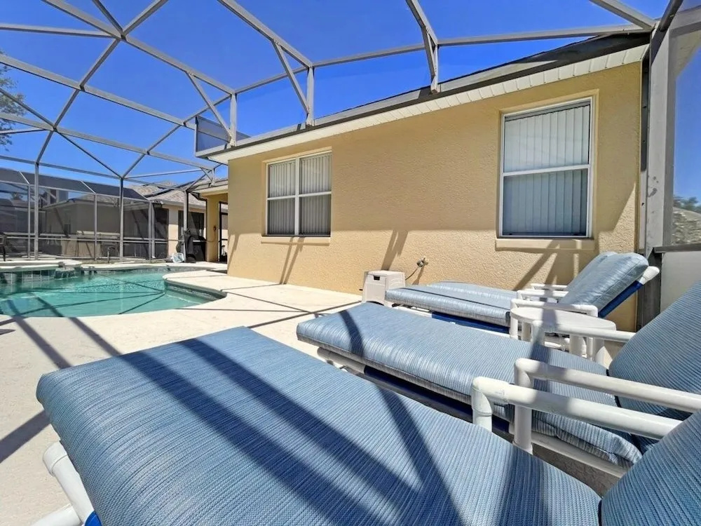 Minniehaha Castle Retreat 4 Bedroom Home by RedAwning