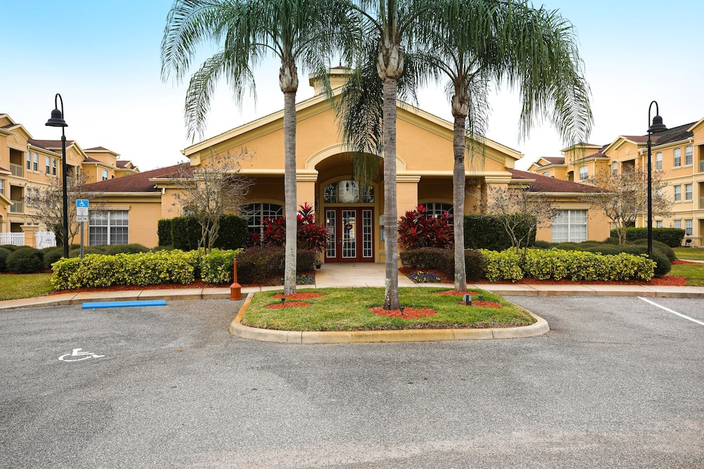 Snowbird-friendly Condo Near Walt Disney World Resort W/pool, Wifi, AC, and W/D
