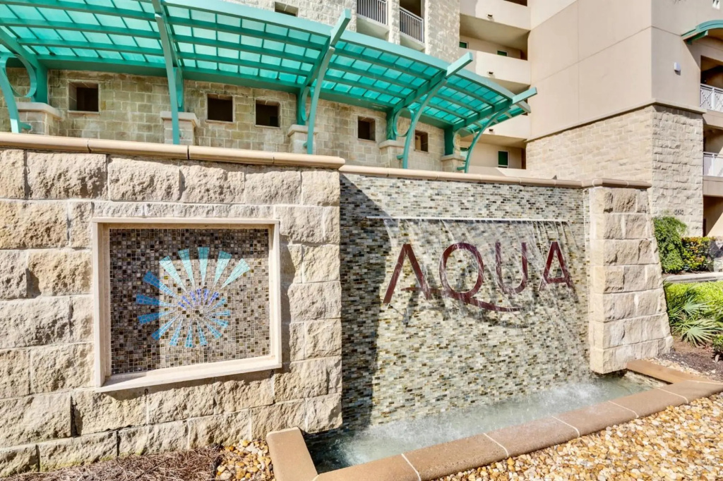 AQUA RESORT! Beachfront, 3 BR Condo! 2BR Beach Front! Sleeps 7! Free Beach Chairs