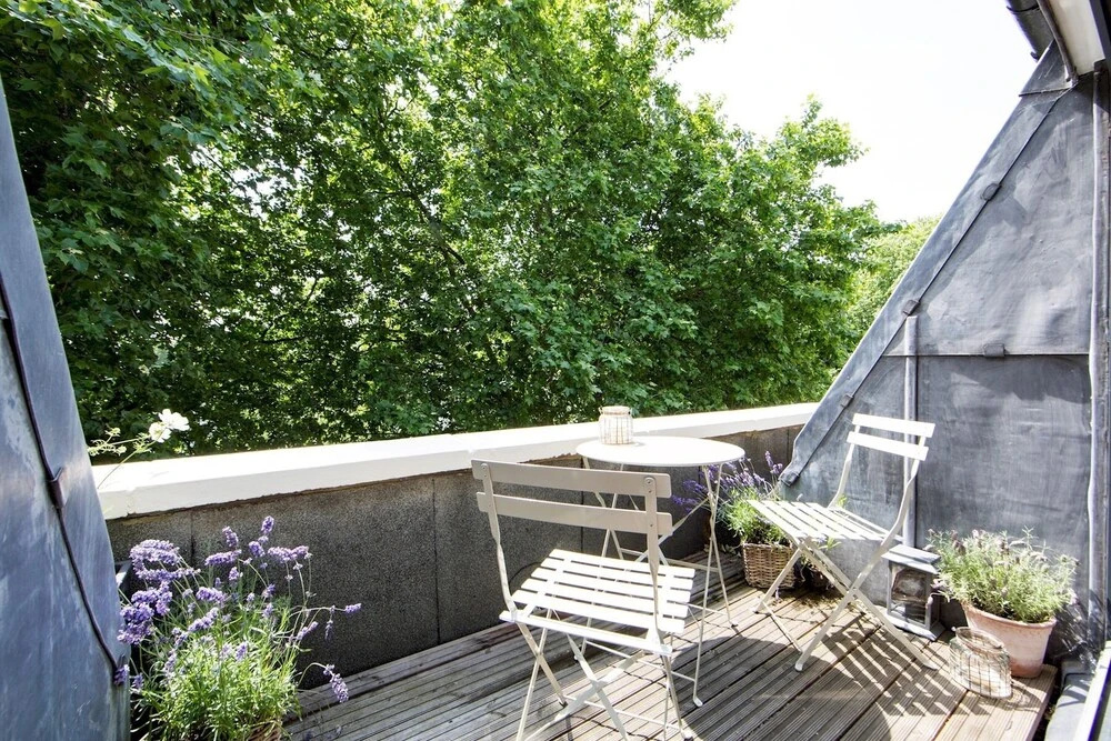 Beautifully Furnished 3 Bedroom, 2 Bath Maisonette With Balcony in Bayswater