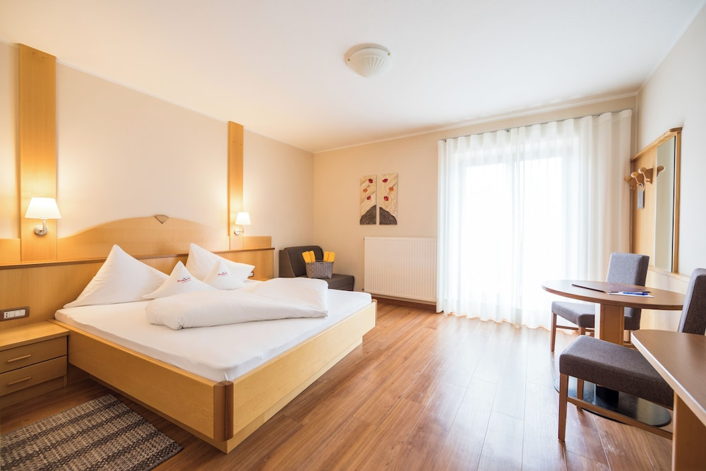Standard Double room with balcony and with mountain view (full double bed)
