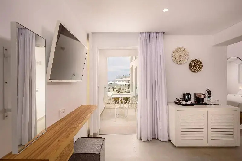 Superior Double room with balcony and with sea view (full double bed)