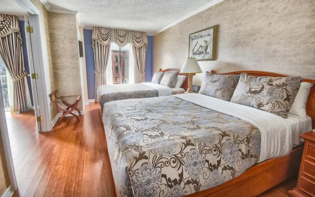 Quadruple Family Suite