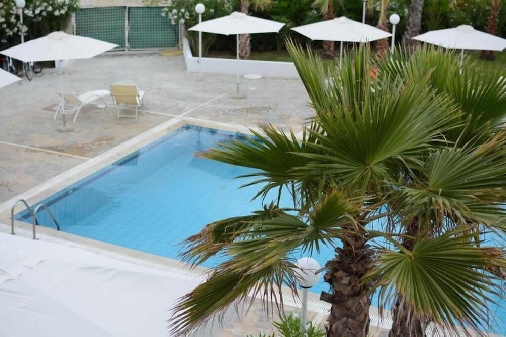 Sidari Beach Hotel — 1