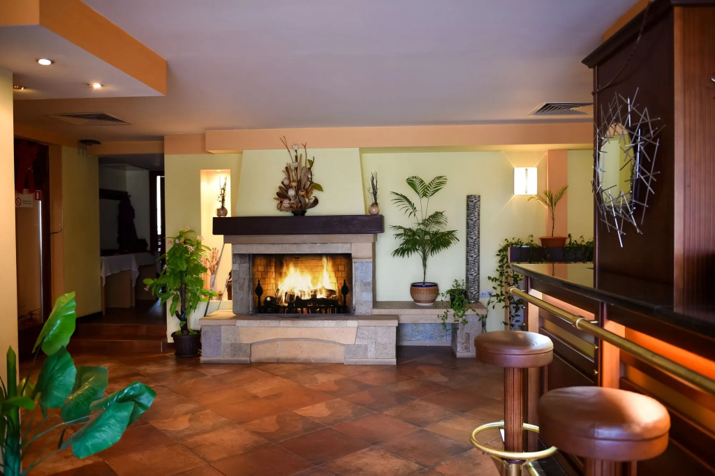Lobby & Reception