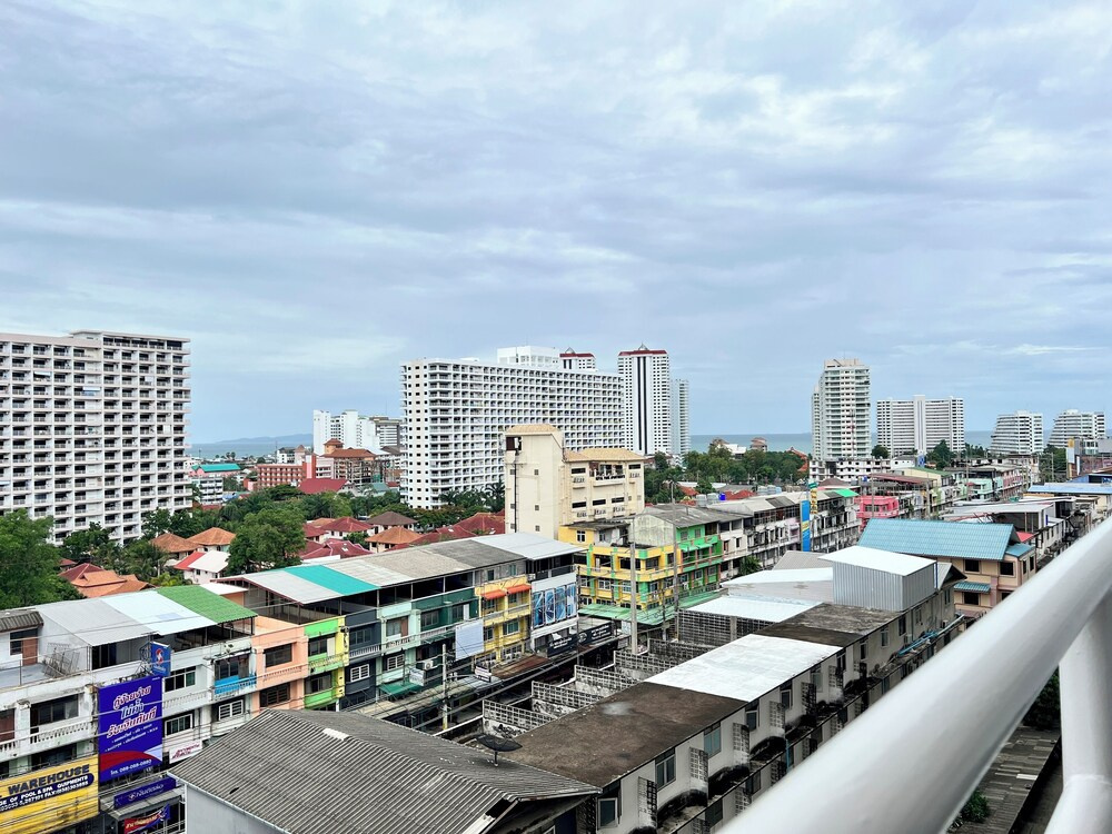 Stylish 1BR Sea-view Condo - 2 Balconies - View Talay 1 Jomtien
