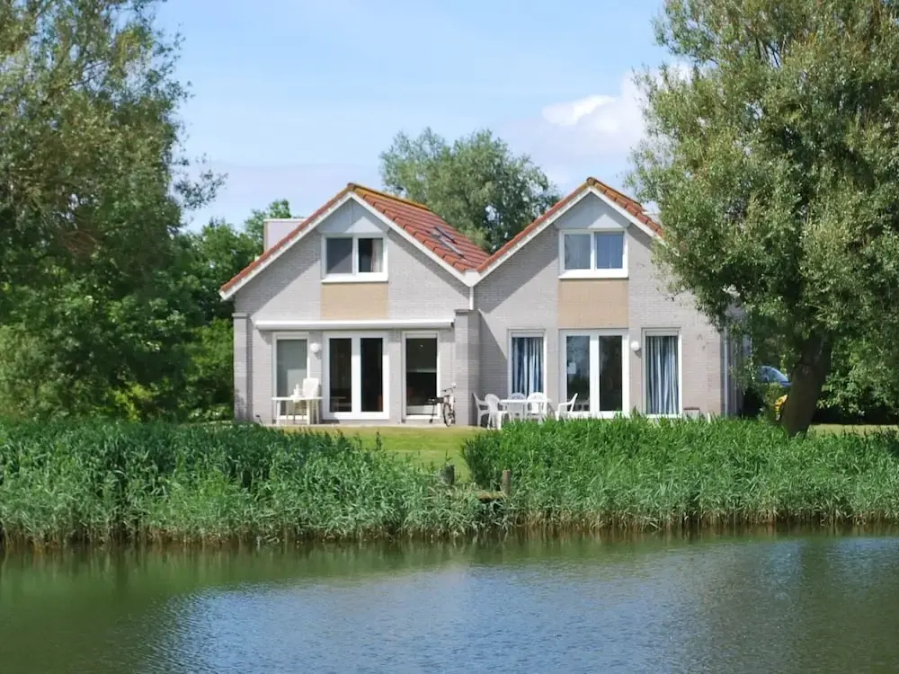 Nice Holiday Home on the Water in Friesland