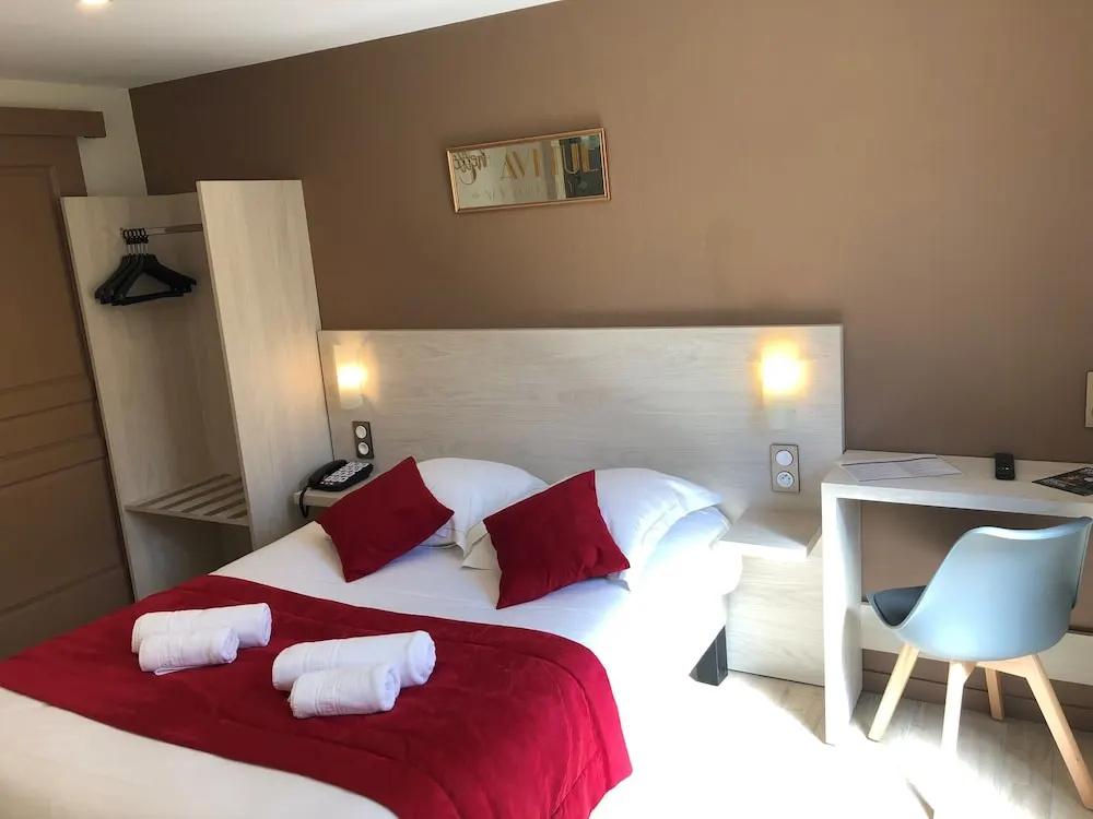 Superior Double room with pool view (full double bed)