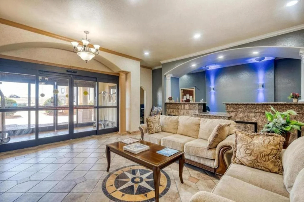 Lobby & Reception