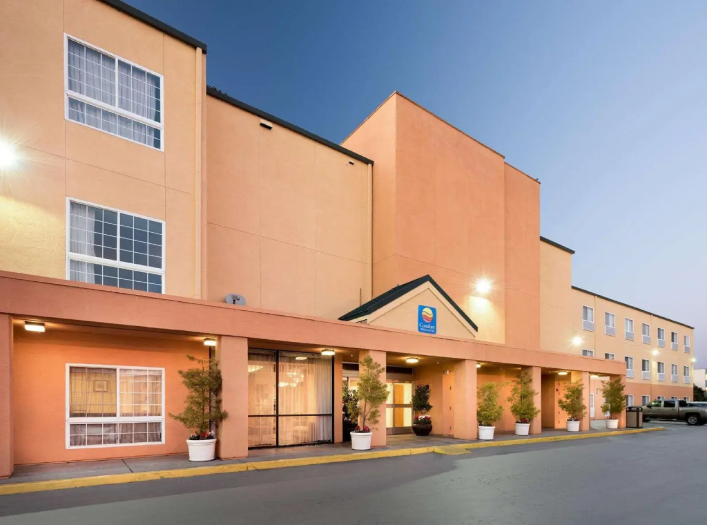 Comfort Inn & Suites Oakland