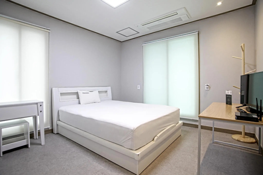 Standard Double room (full double bed)
