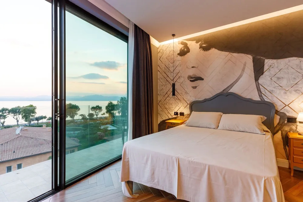 Suite with balcony