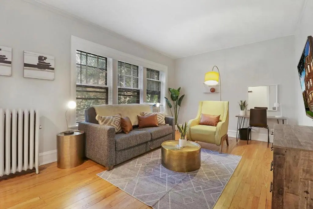 Simple and Roomy 1BR Apt in Evanston - фото 9