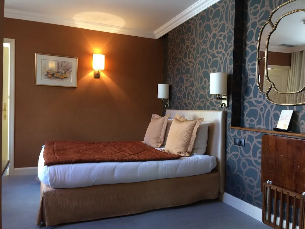 Standard Double room with balcony (full double bed)