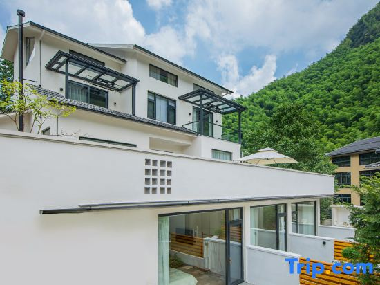 Anji Shuiwanwan Summer Viewing · North Latitude 30° Rafting Resort Coffee B&B