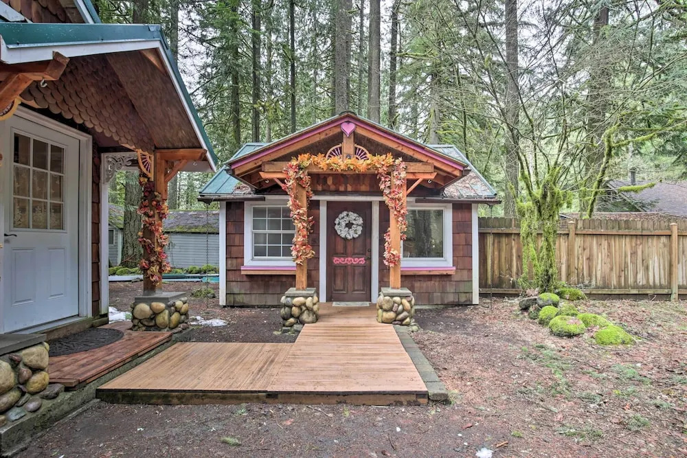 Walk to Zigzag River: The Sundance Cottage
