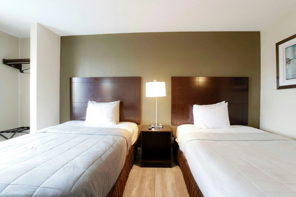 Copley Inn & Suites By OYO Akron OH — 4