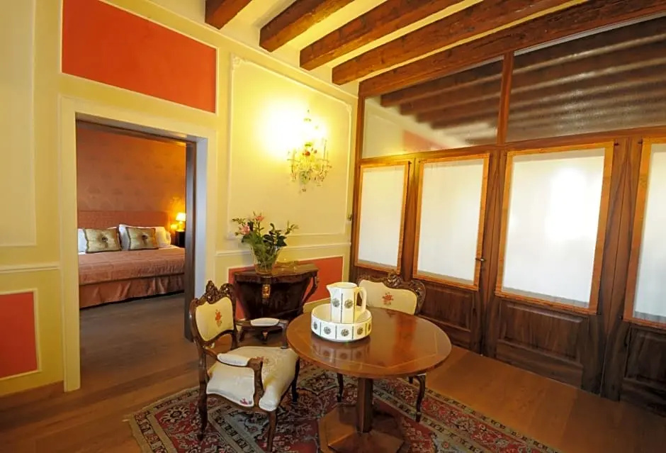 Double Suite (full double bed)