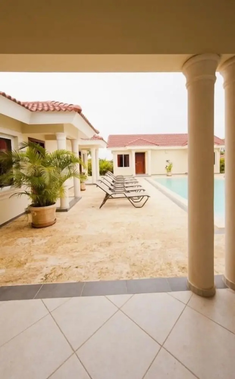 Privacy and comfort luxury 6 bedroom villa