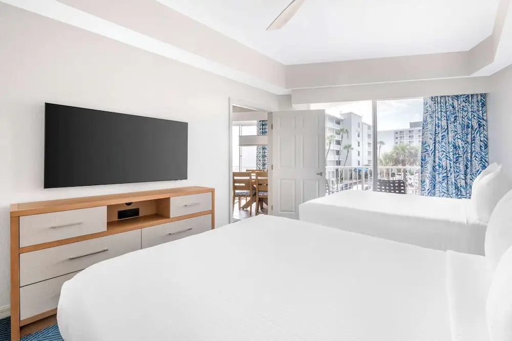 2 Bedrooms Suite with balcony