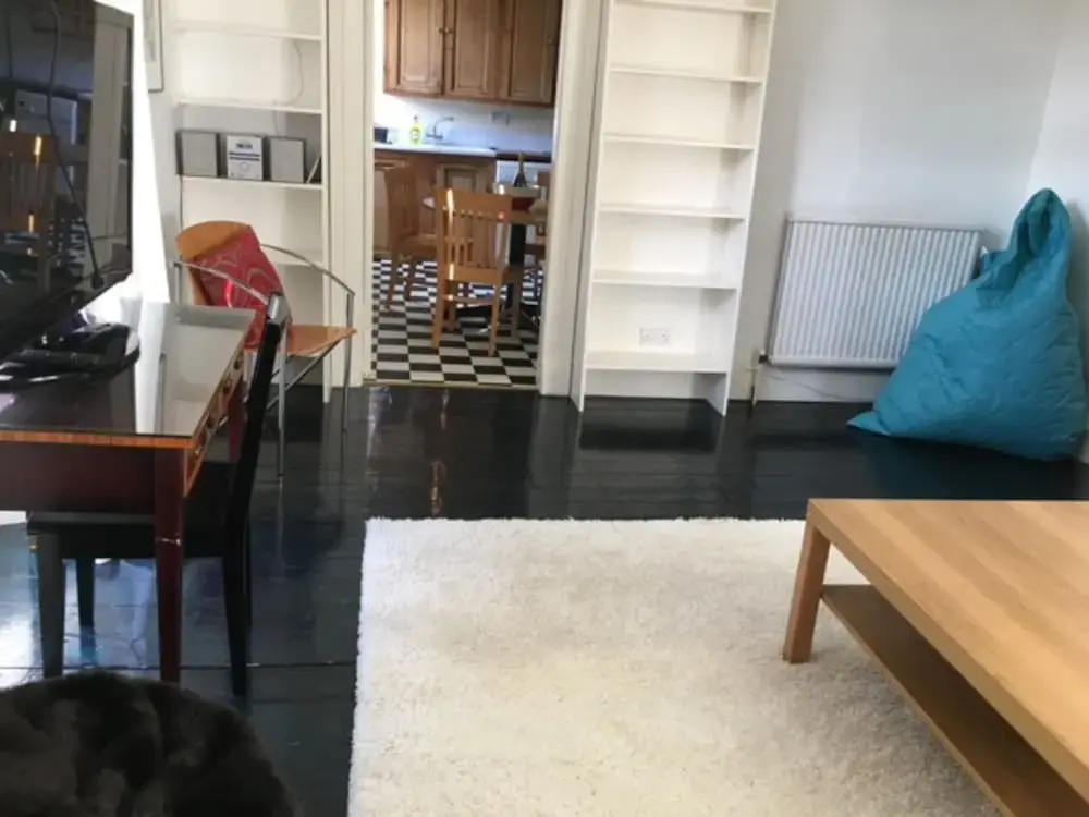 Spacious 4 Bedrooms Apartment in City Centre