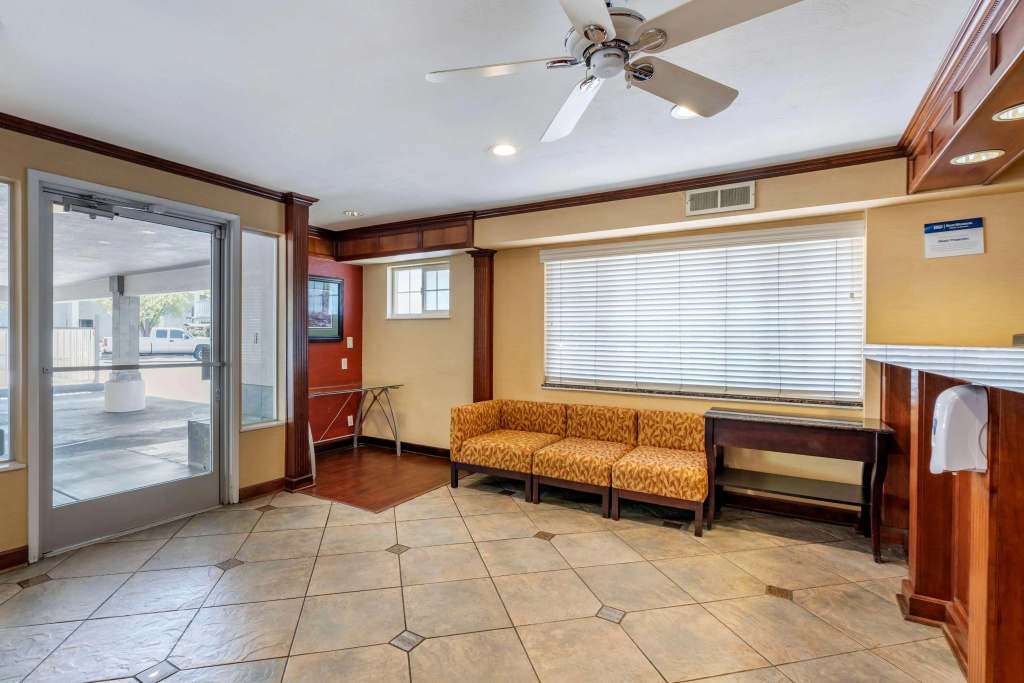 Lobby & Reception
