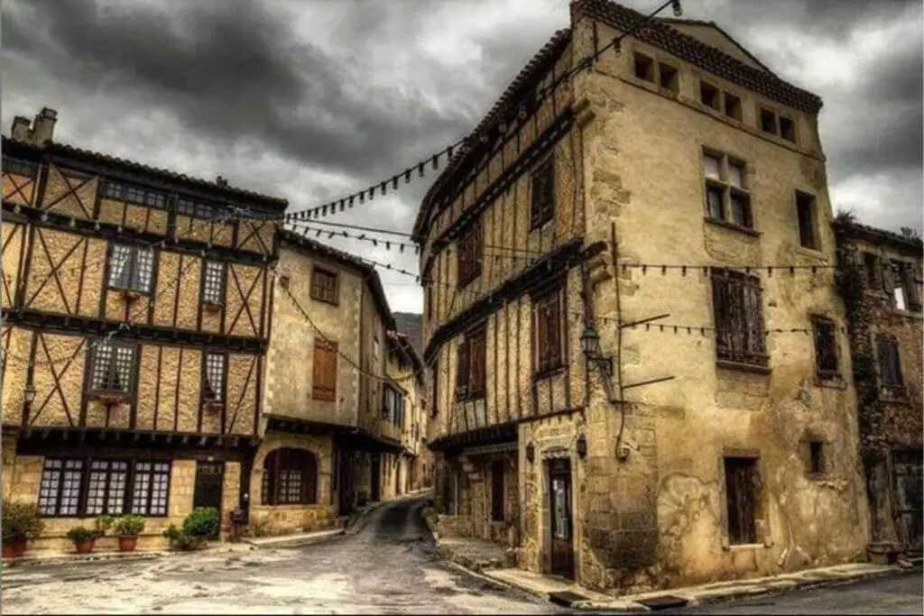 Voir la photo 4 — Maison de Nostradamus*** Occitanie Insolite