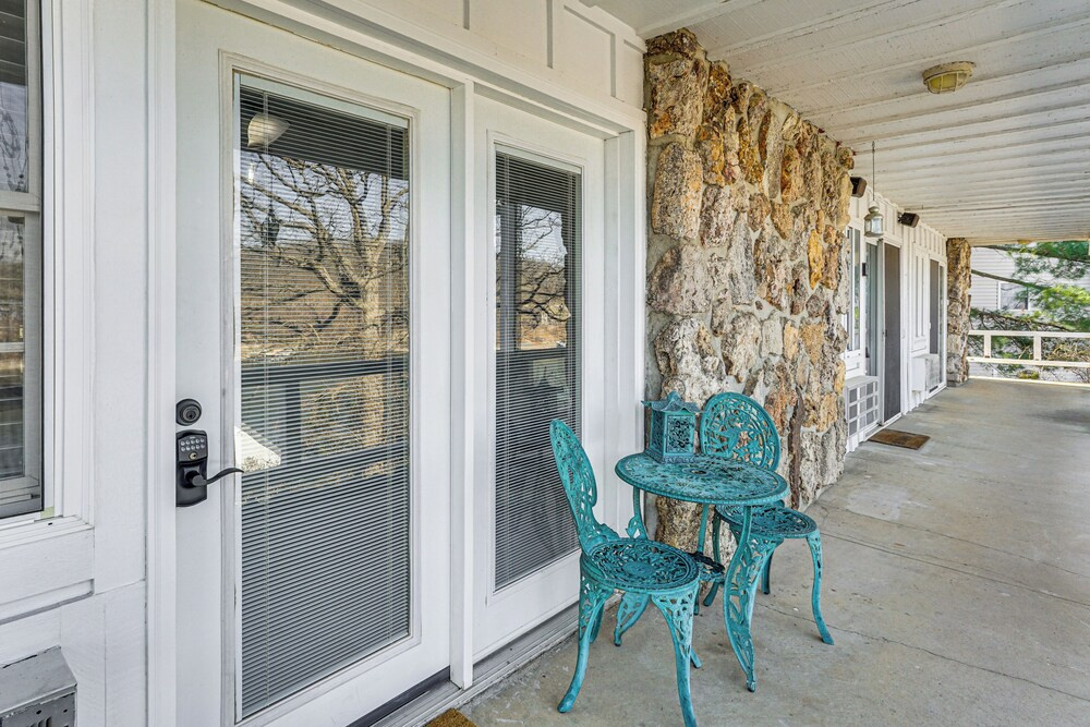 Cozy Lake Ozark Villa w/ Main Channel Views!