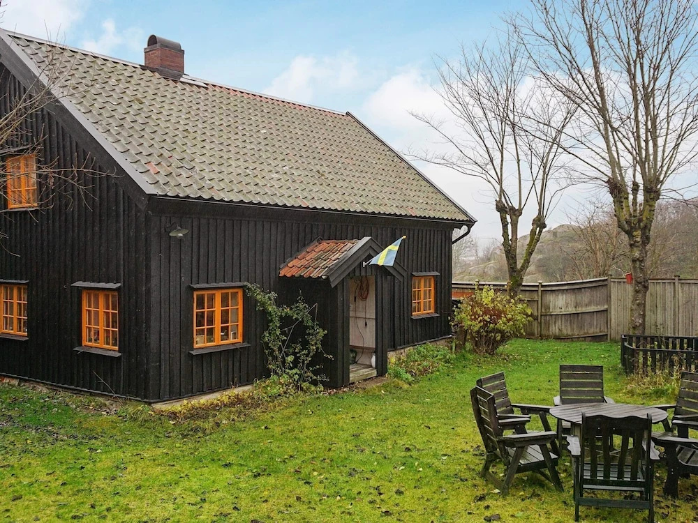 6 Person Holiday Home in Hamburgsund