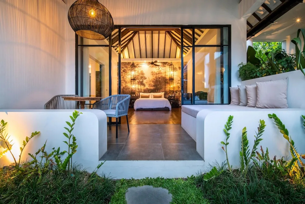 Splendid Private Villa, 4 BR, Canggu With Staff