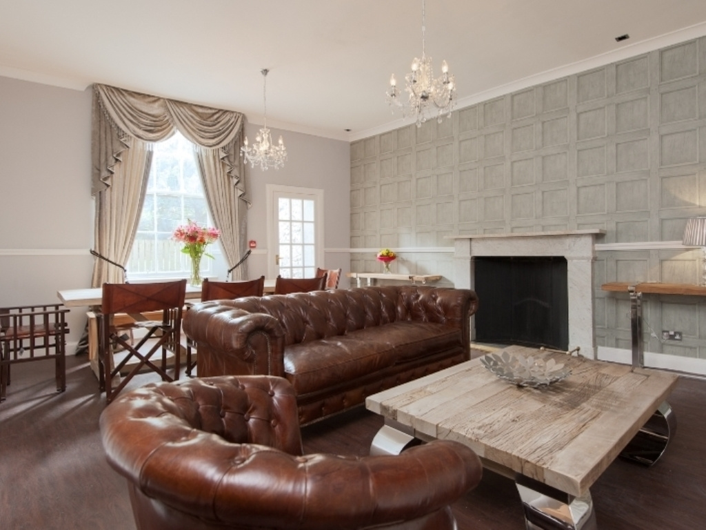 3 Bedrooms Double Apartment with balcony full double bed