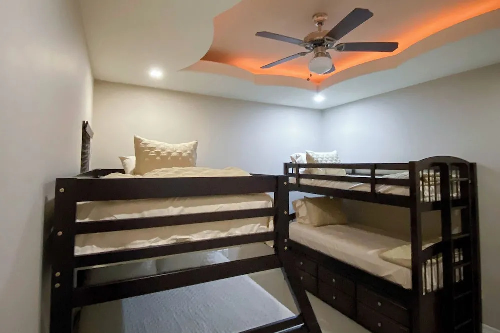 4BR Retreat w/ Backyard Oasis - Pool & Patio — фото 4