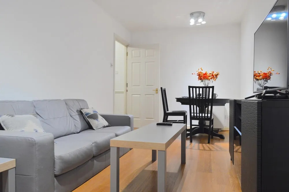 Bright & Spacious 1 Bed Flat in Kensington Olympia