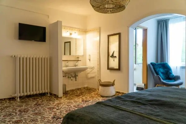 Comfort room