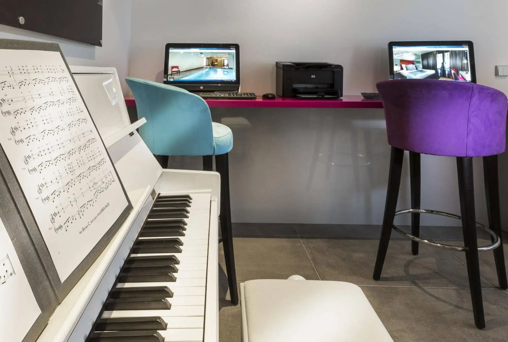 Lyric Hotel Paris 18