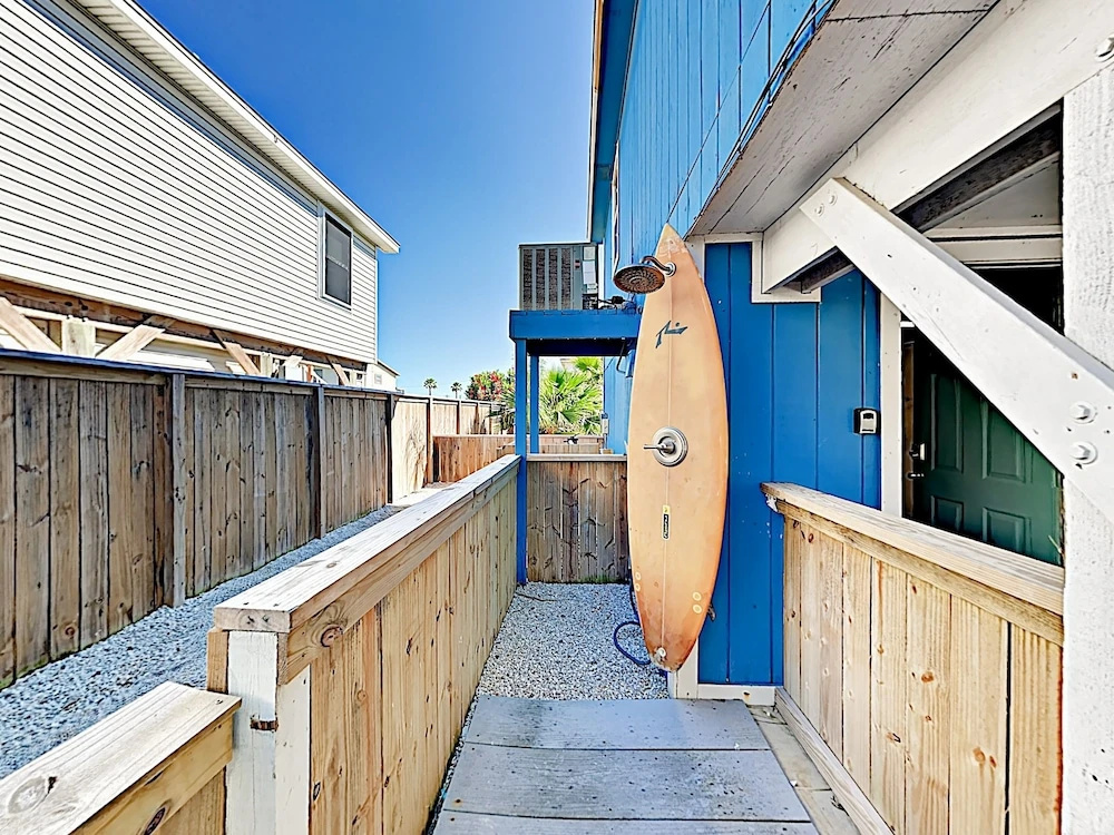 Just Blue Inn - 3 Br home by RedAwning