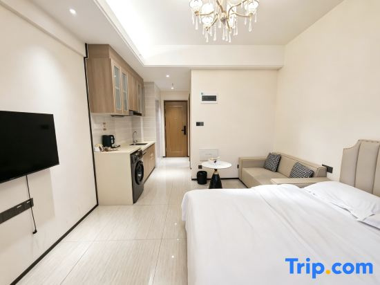Standard Double room with city view (full double bed)