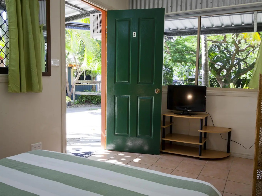 Deluxe Double room (full double bed)