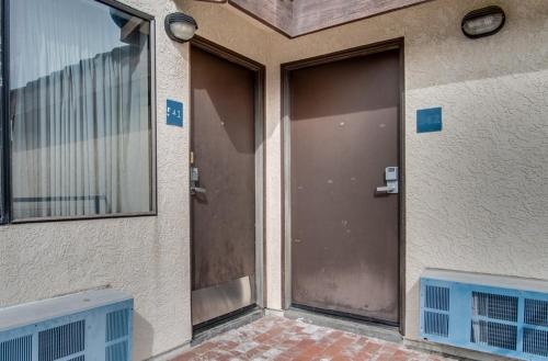 Seaport Village Inn Avalon: Фото объекта из Shelterz
