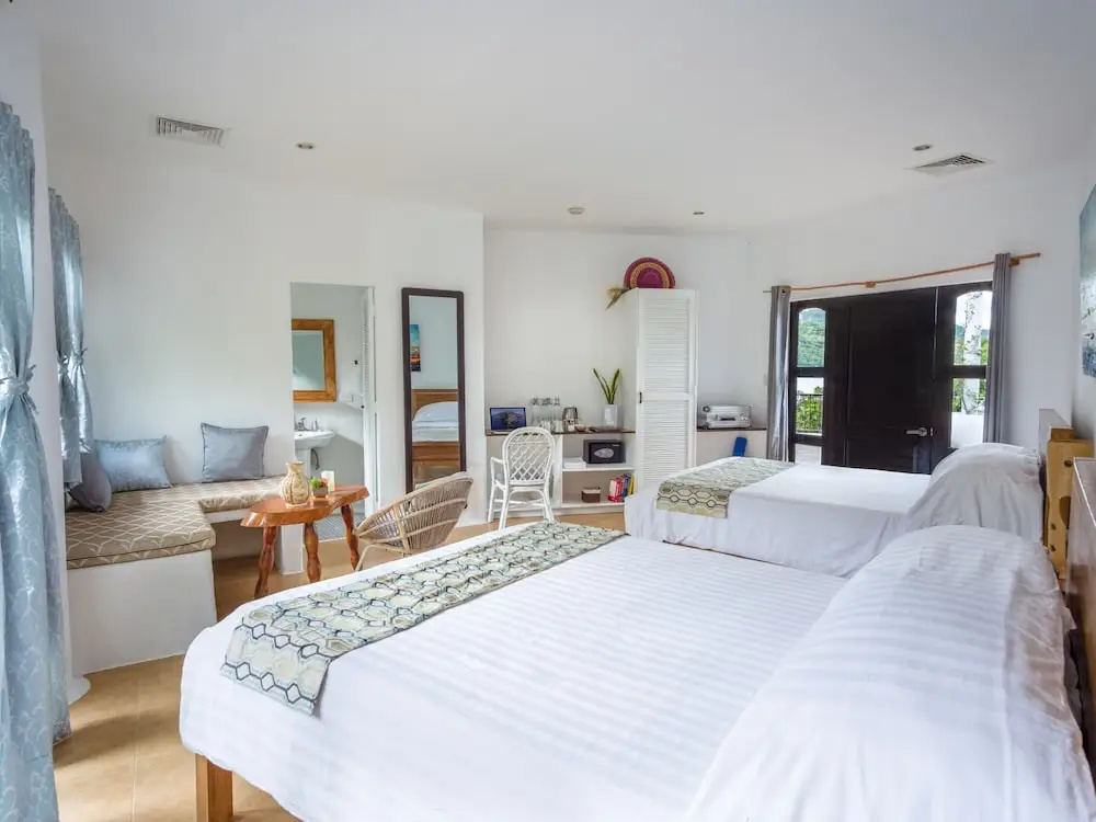 Deluxe room with balcony and with ocean view