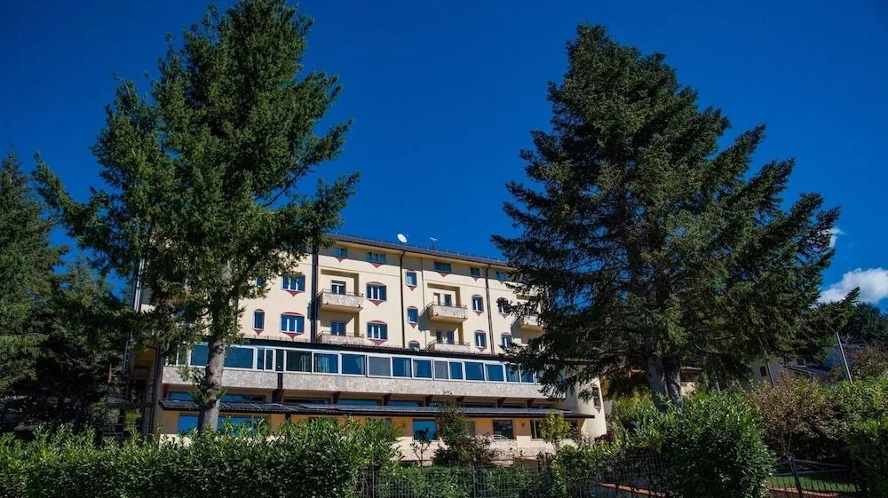 HOTEL PARK 108 - SPA - Centro Benessere - Palestra - Ristorante in Sila by null
