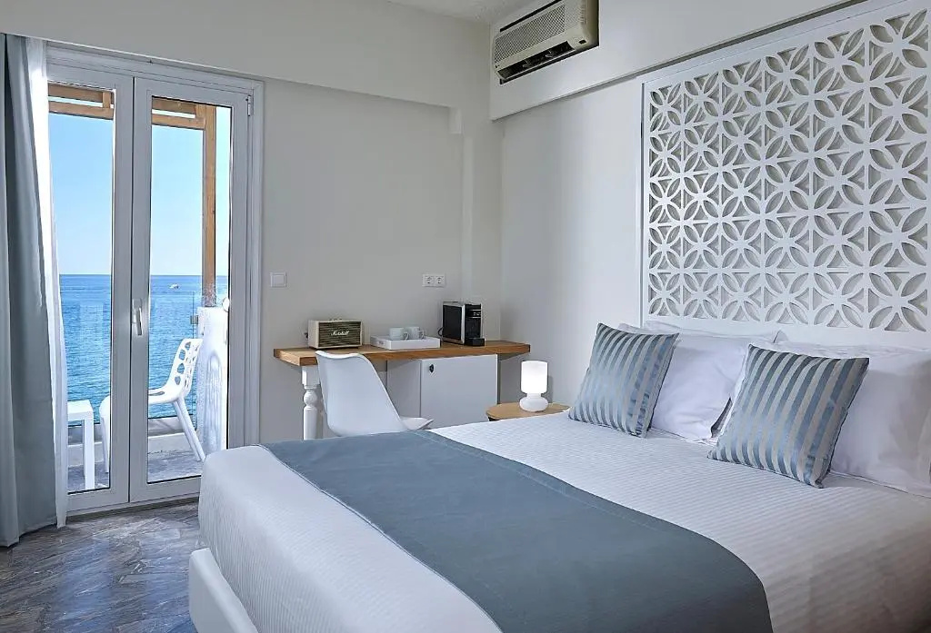 Superior Double room with sea view (full double bed)