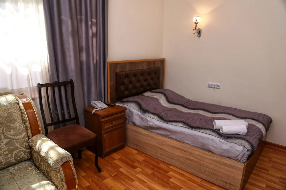 Standard Single room with garden view (single bed)