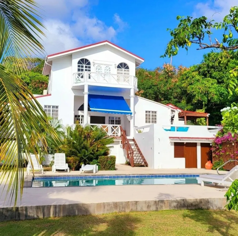 Two Bedroom Villa with Private Pool Near to Beaches - Date House 2 Villa by RedAwning