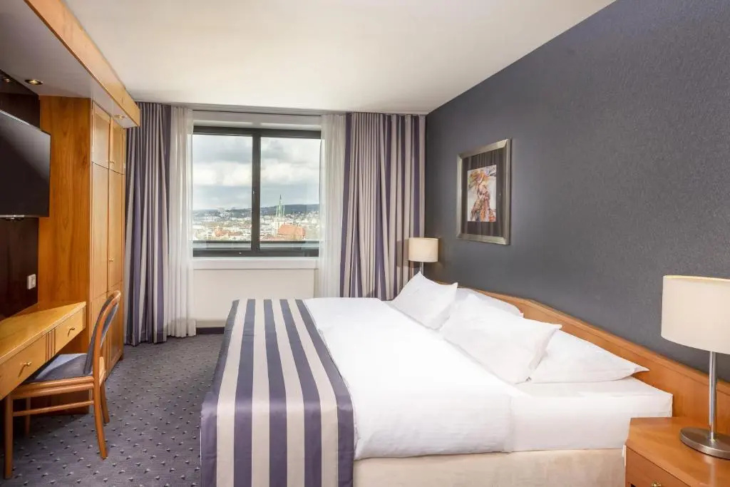 Double Junior Suite (full double bed)