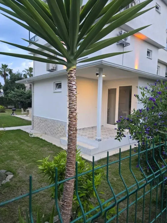 VILLA OLINDA 4 BED with huge garden - фото 34